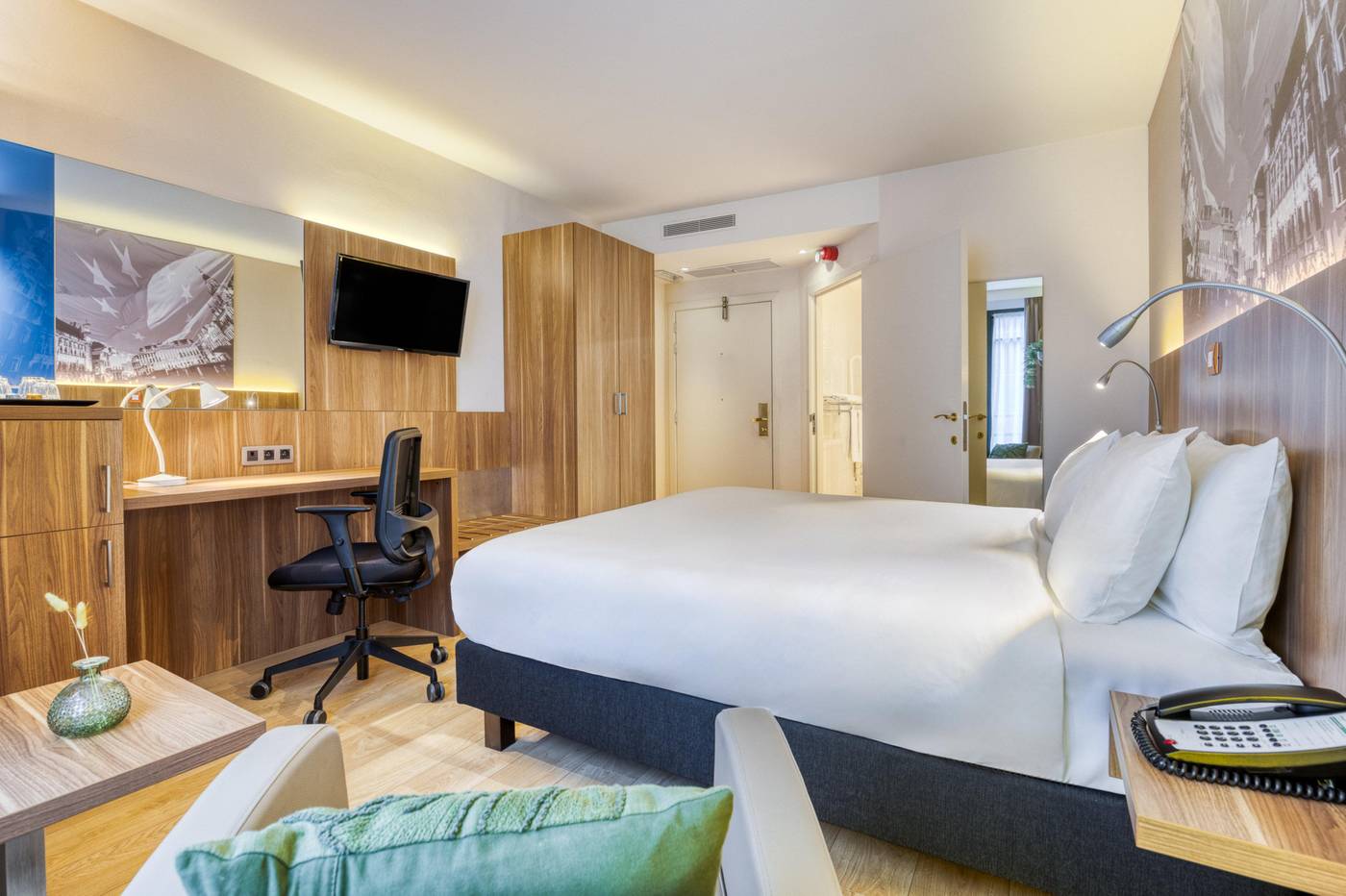 Holiday-Inn-Brussels-Schuman-Room-21