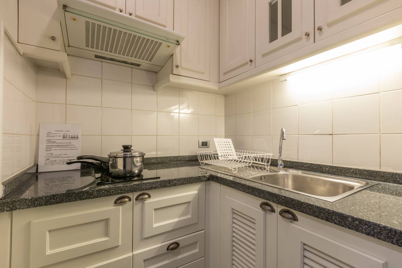 Cape-House-Langsuan-Room-15