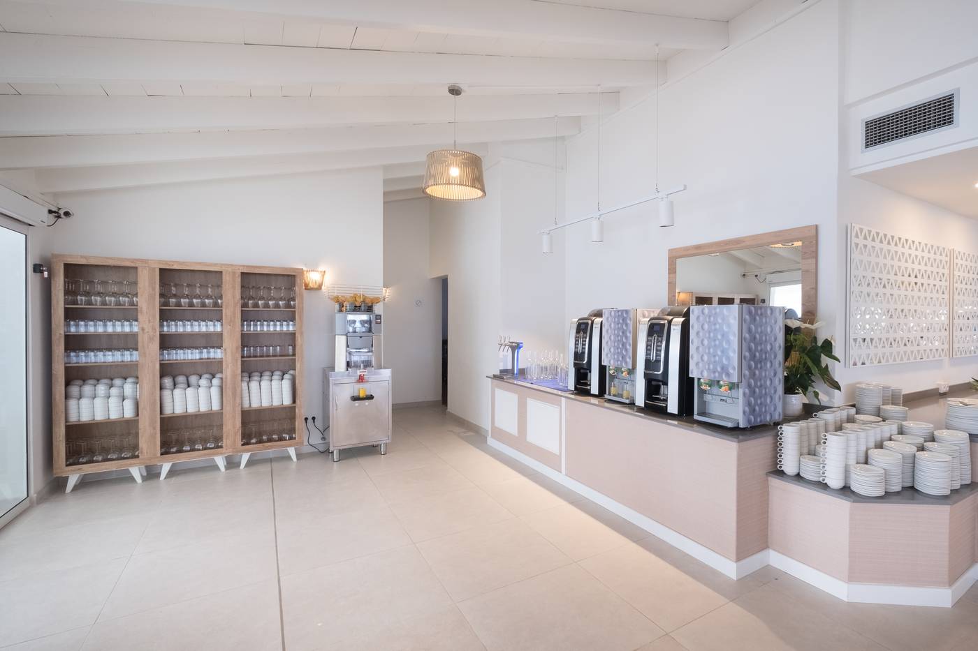 Carema-Beach-Menorca-Restaurant-32