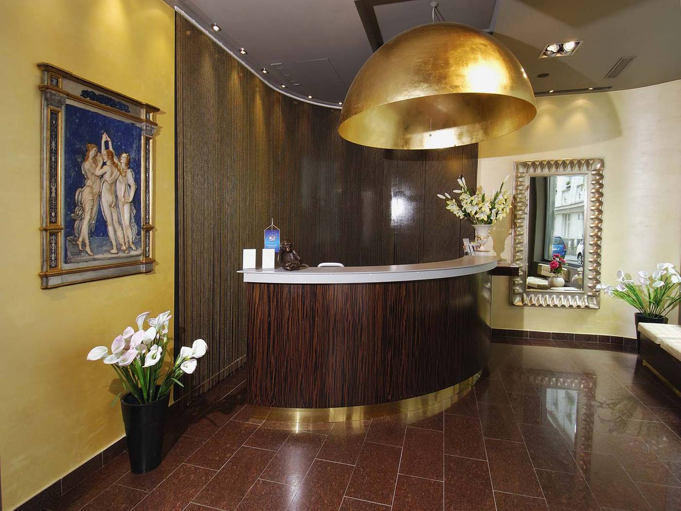 EA-Hotel-Crystal-Palace-Lobby-3