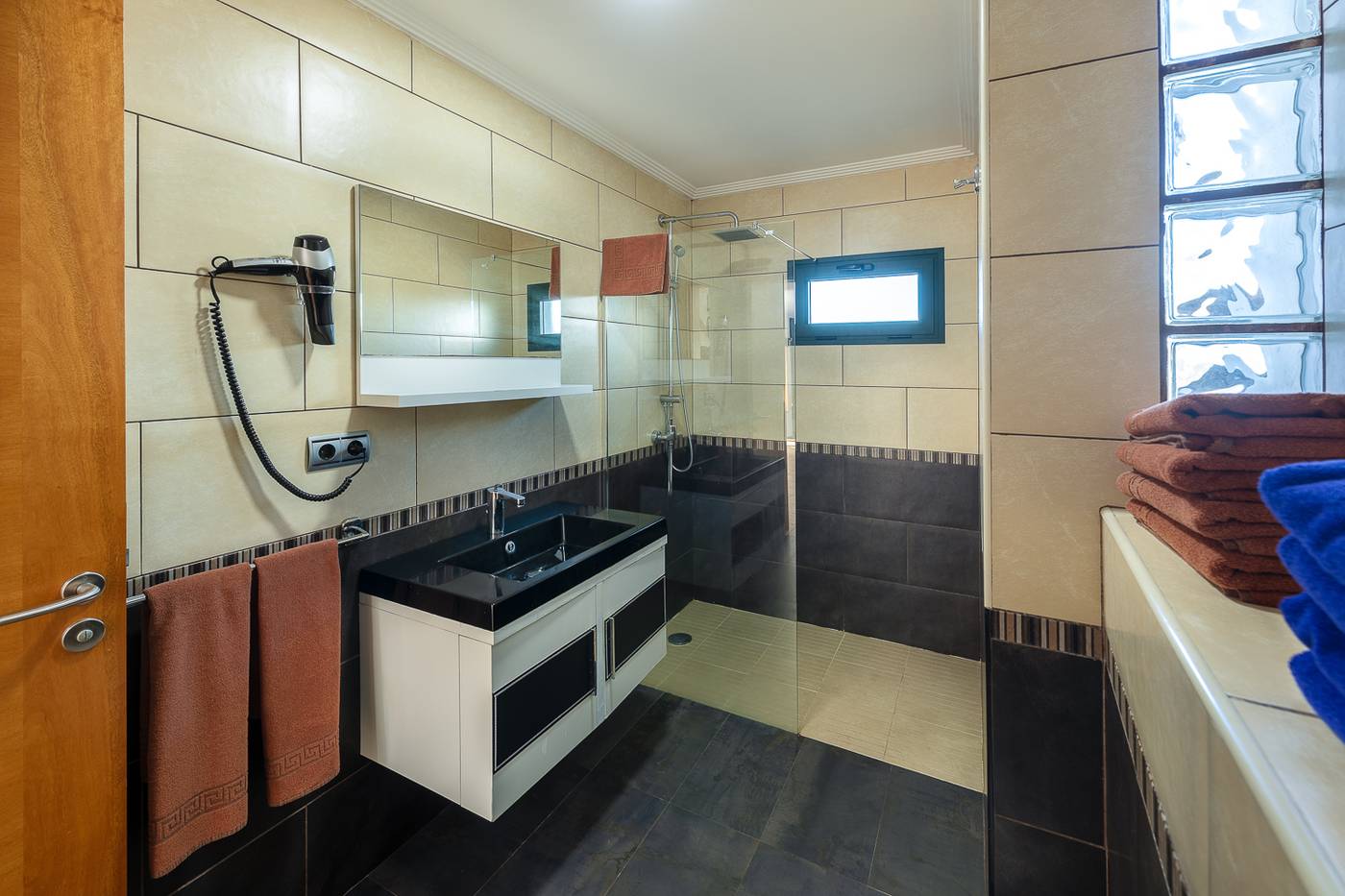 Villas Camelot Holiday Homes by Livvo