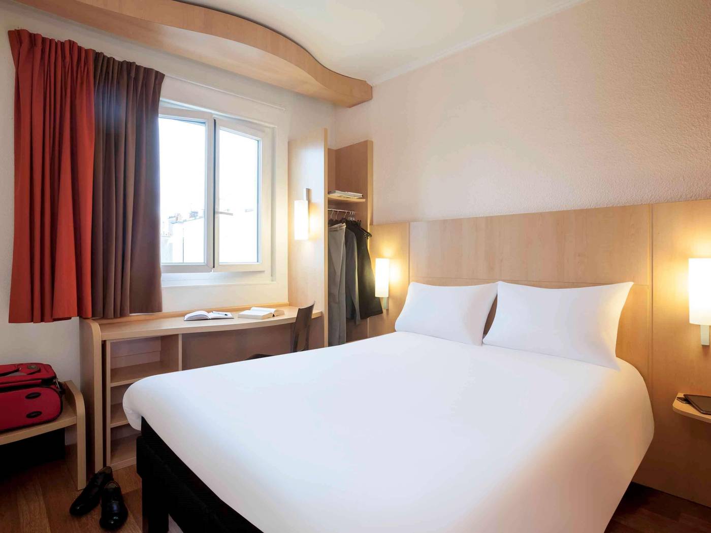 Ibis-Paris-Maine-Montparnasse-14th-Hotel-Room-22