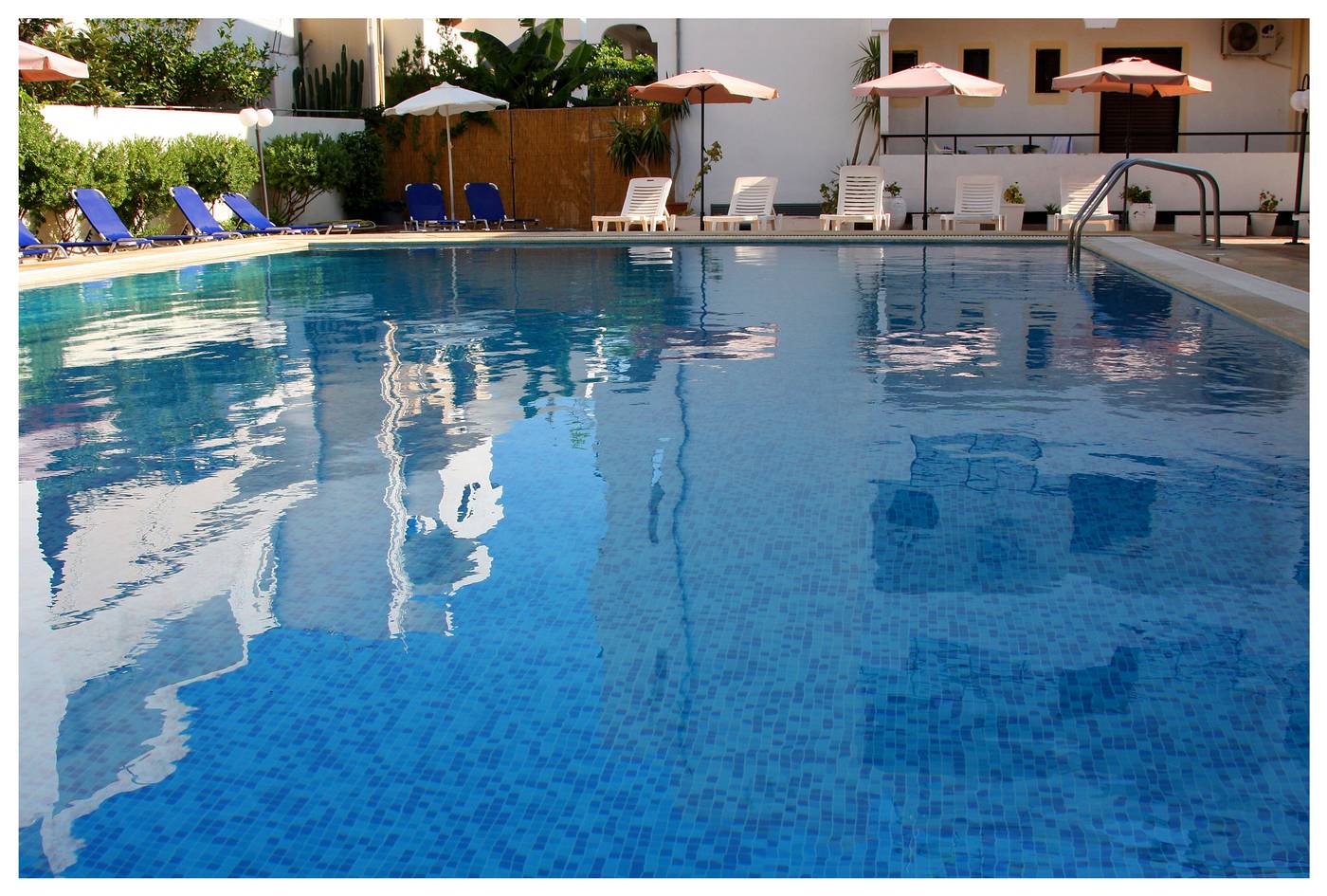 Santa-Marina-Hotel-Apartaments-Pool-9