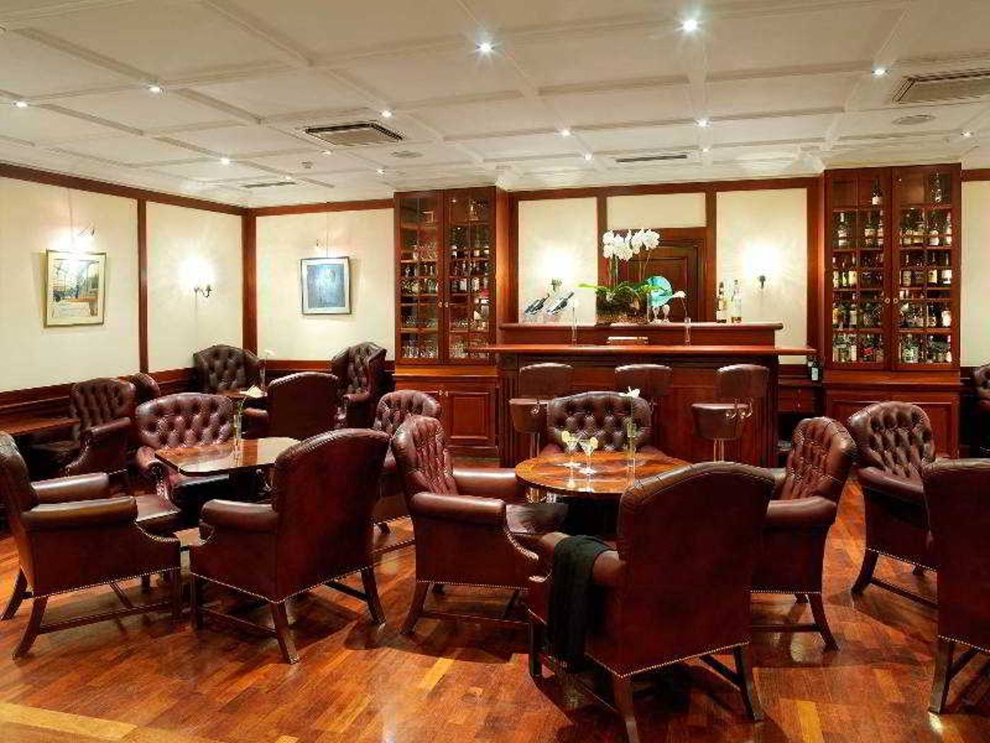 Eurostars-Montgomery-Bar-10