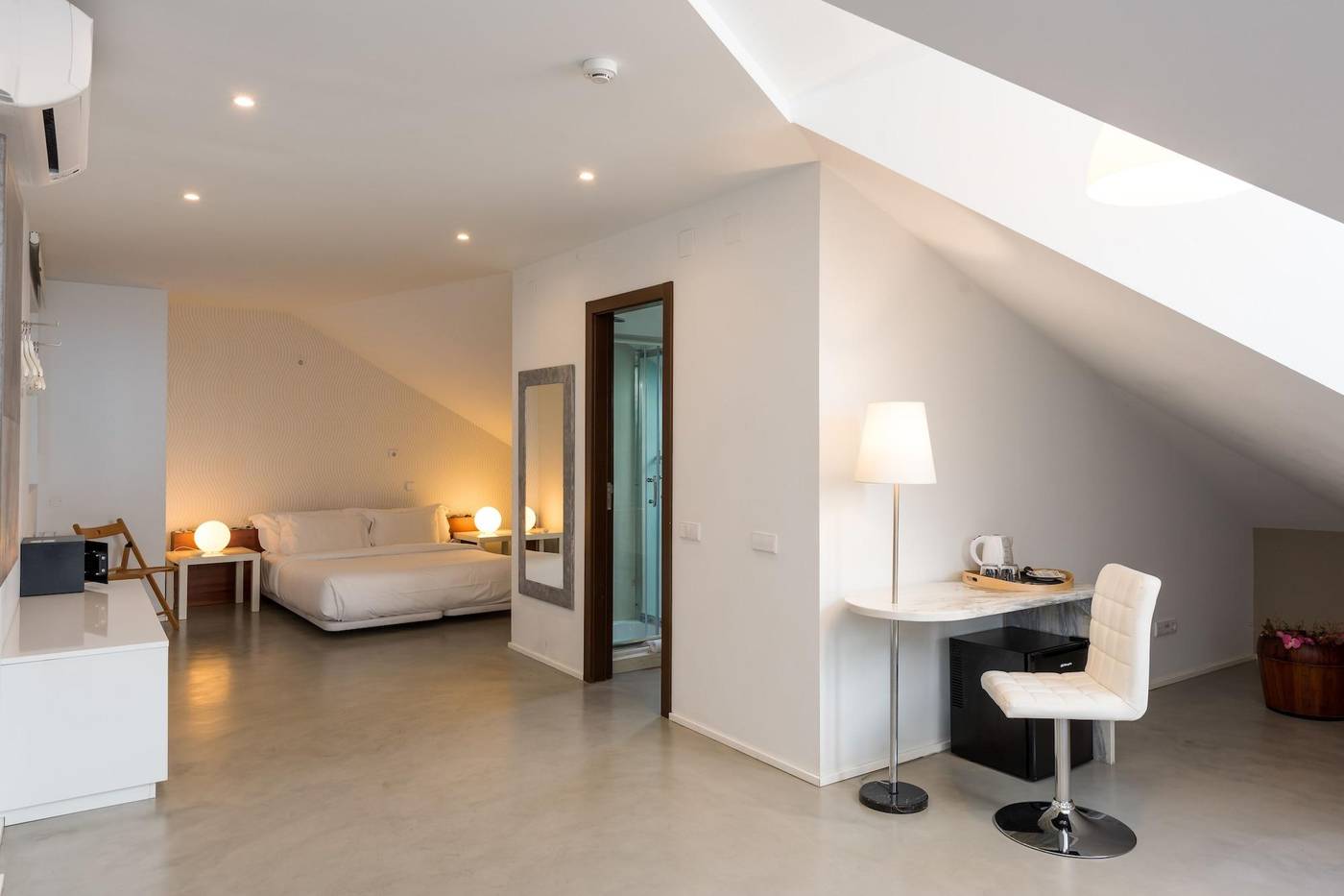 Alfama---Lisbon-Lounge-Suites-Room-19