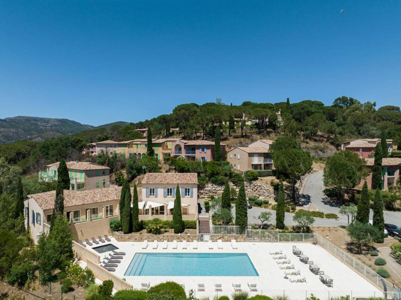 Garden---City-Les-Bastides-de-Grimaud-General-view-9