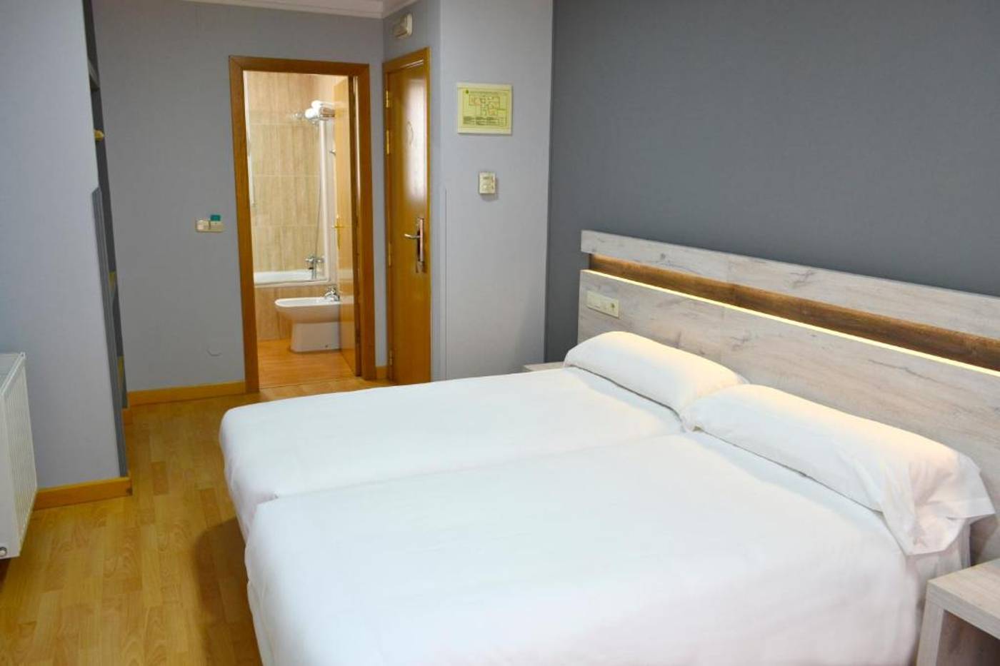 Alda Centro Oviedo-Spain-OVIEDO -Room-4