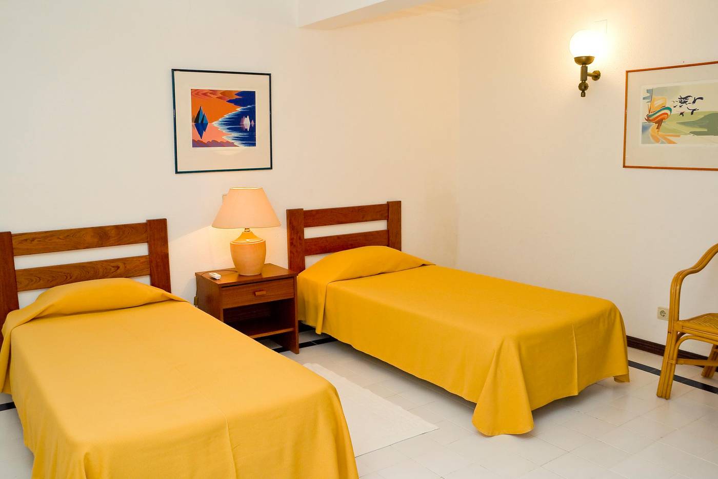 Apartamentos-da-Balaia-Room-25