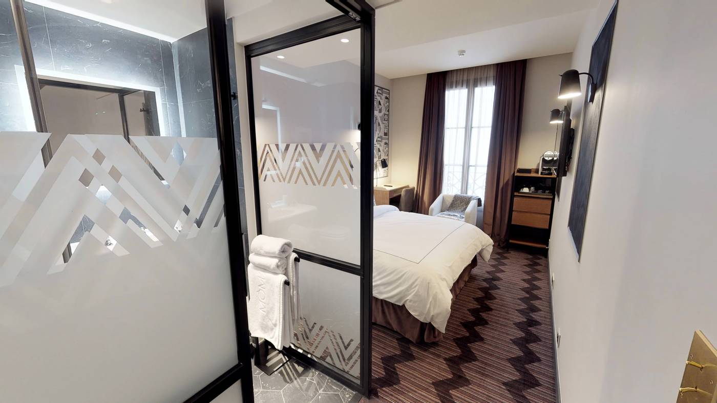 Mom-Art-Hotel-Room-3