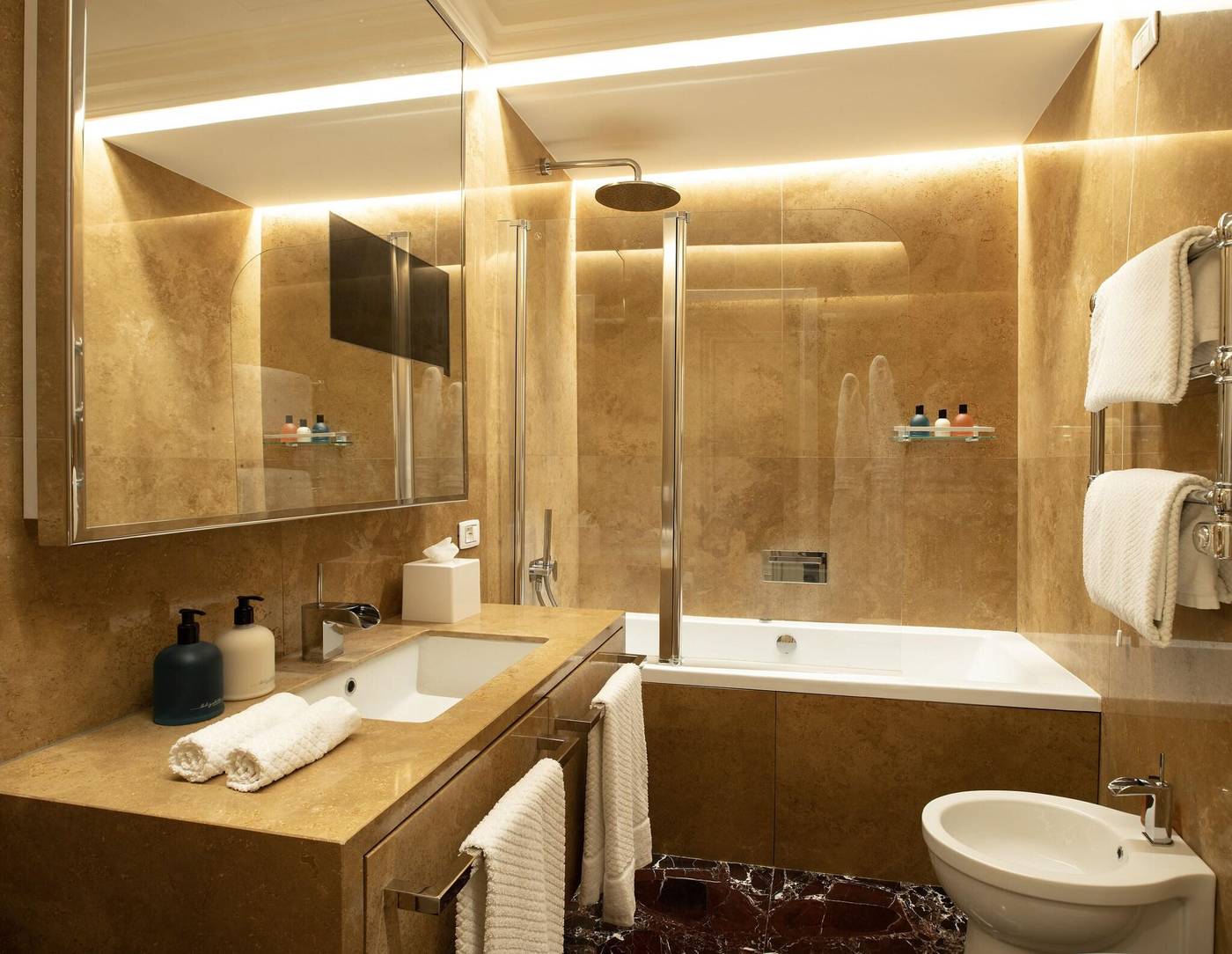 Elizabeth-Unique-Hotel-Room-45