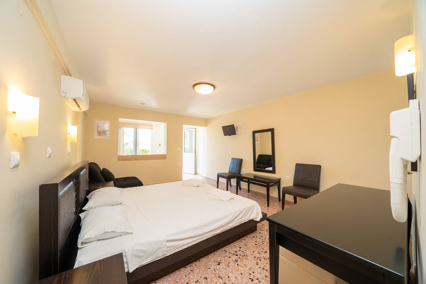 Lorenzo-Hotel---Apartments-Room-21