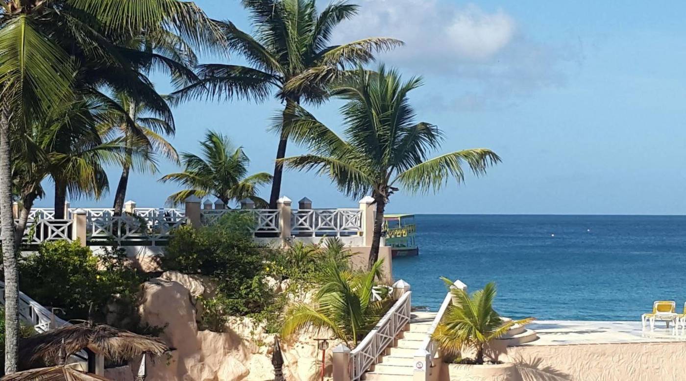 Coco-Reef-Resort-and-Spa-Beach-17