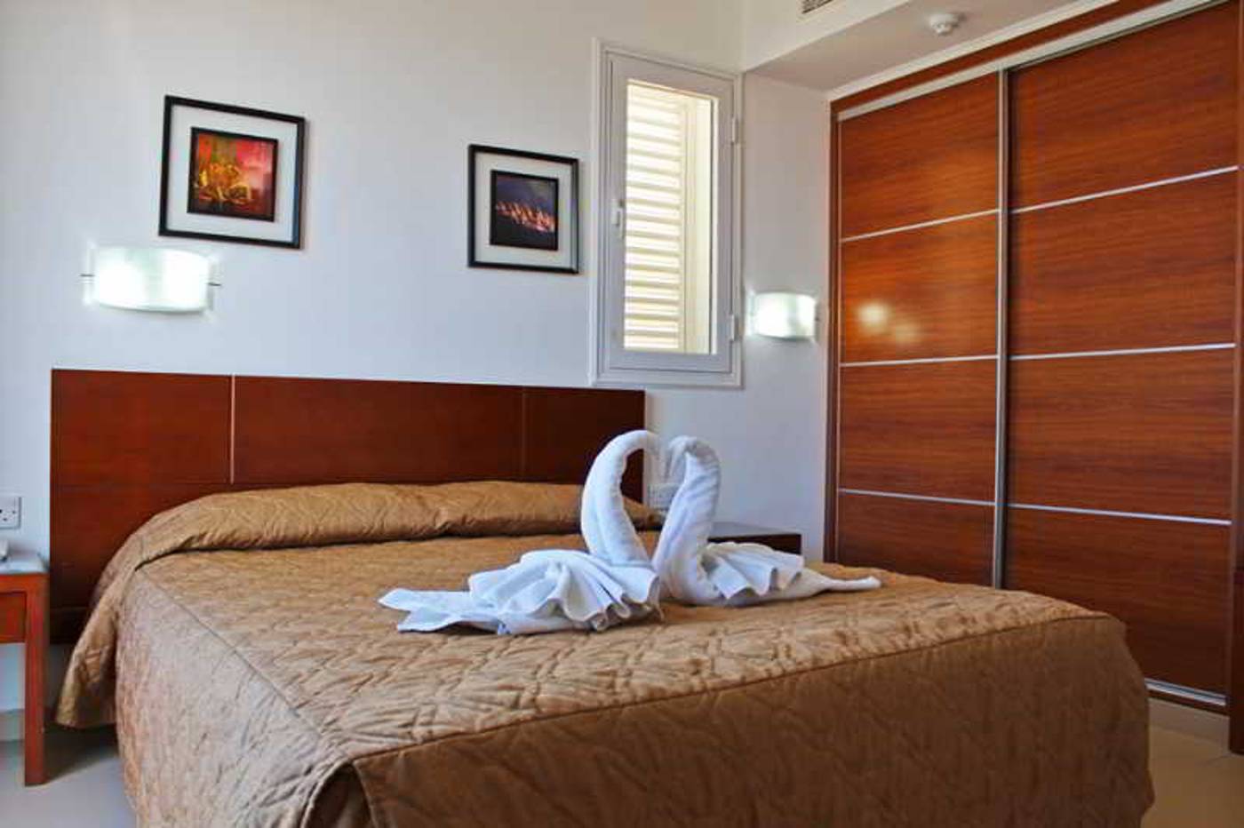 Theo-Sunset-Bay-Room-32