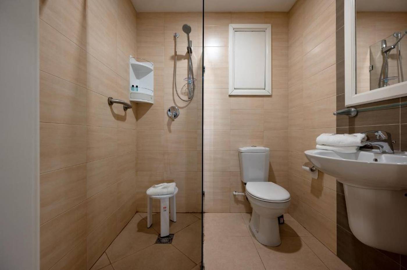 Gillieru-Harbour-Room-26