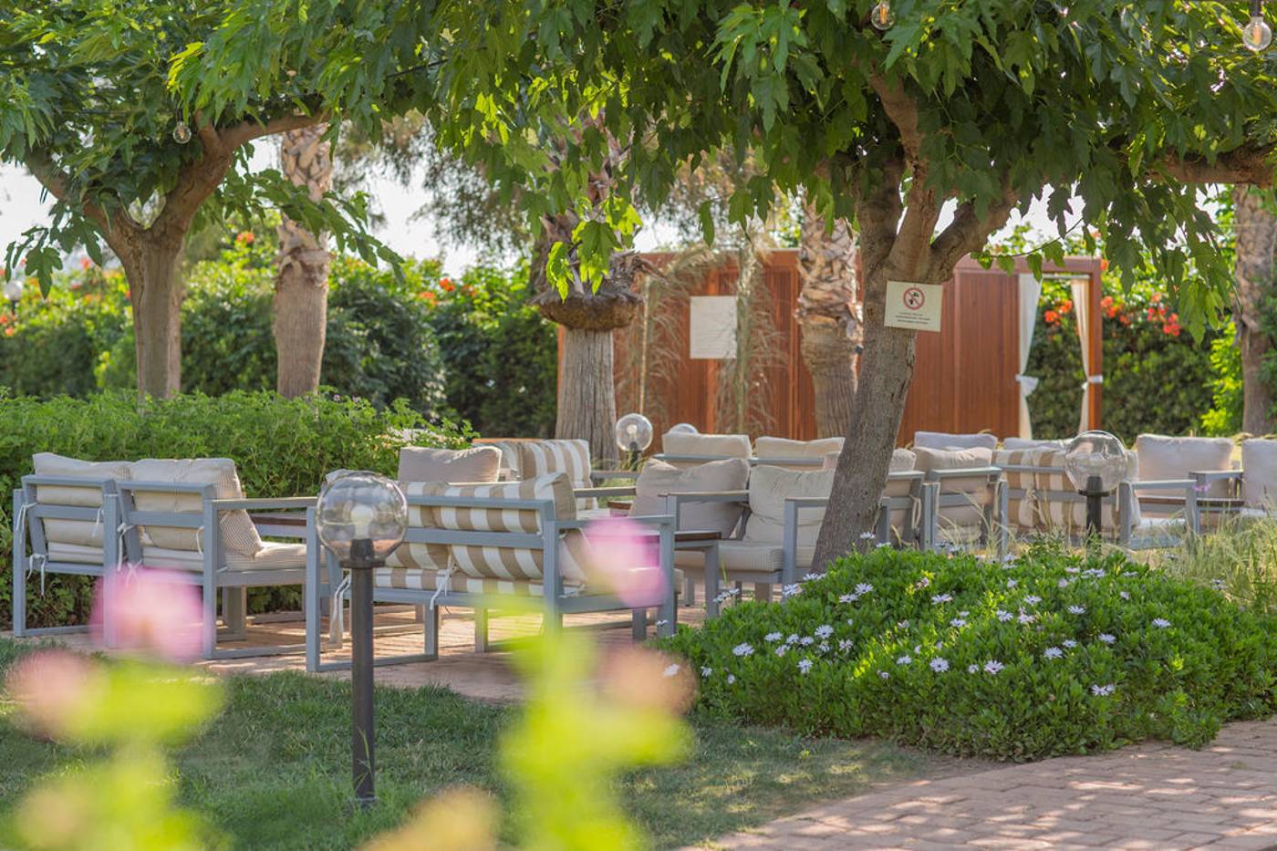 Golden-Coast-Hotel-and-Bungalows-Bar-47