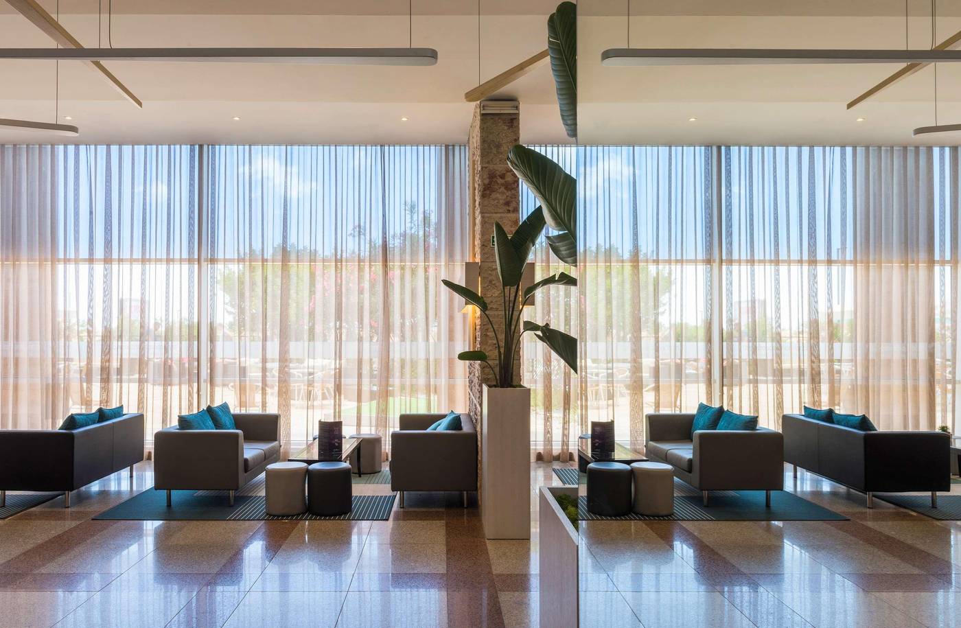 Tryp-Lisboa-Caparica-Mar-Hotel-Bar-16