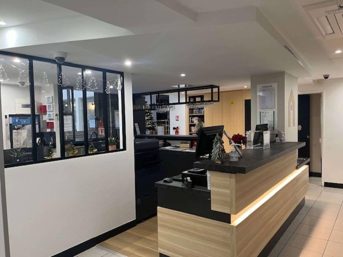 Campanile-Paris14-Maine-Montparnasse-Lobby-20