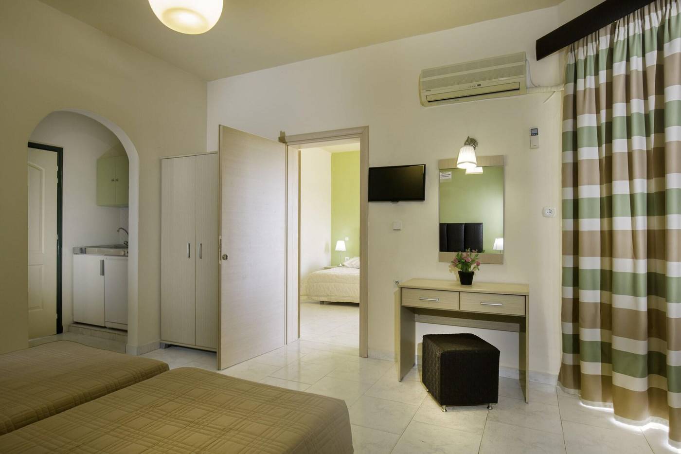 Lyristis-studios-Room-28