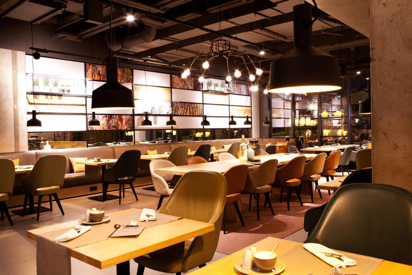 Hotel-Indigo-Berlin---East-Side-Gallery-Restaurant-45