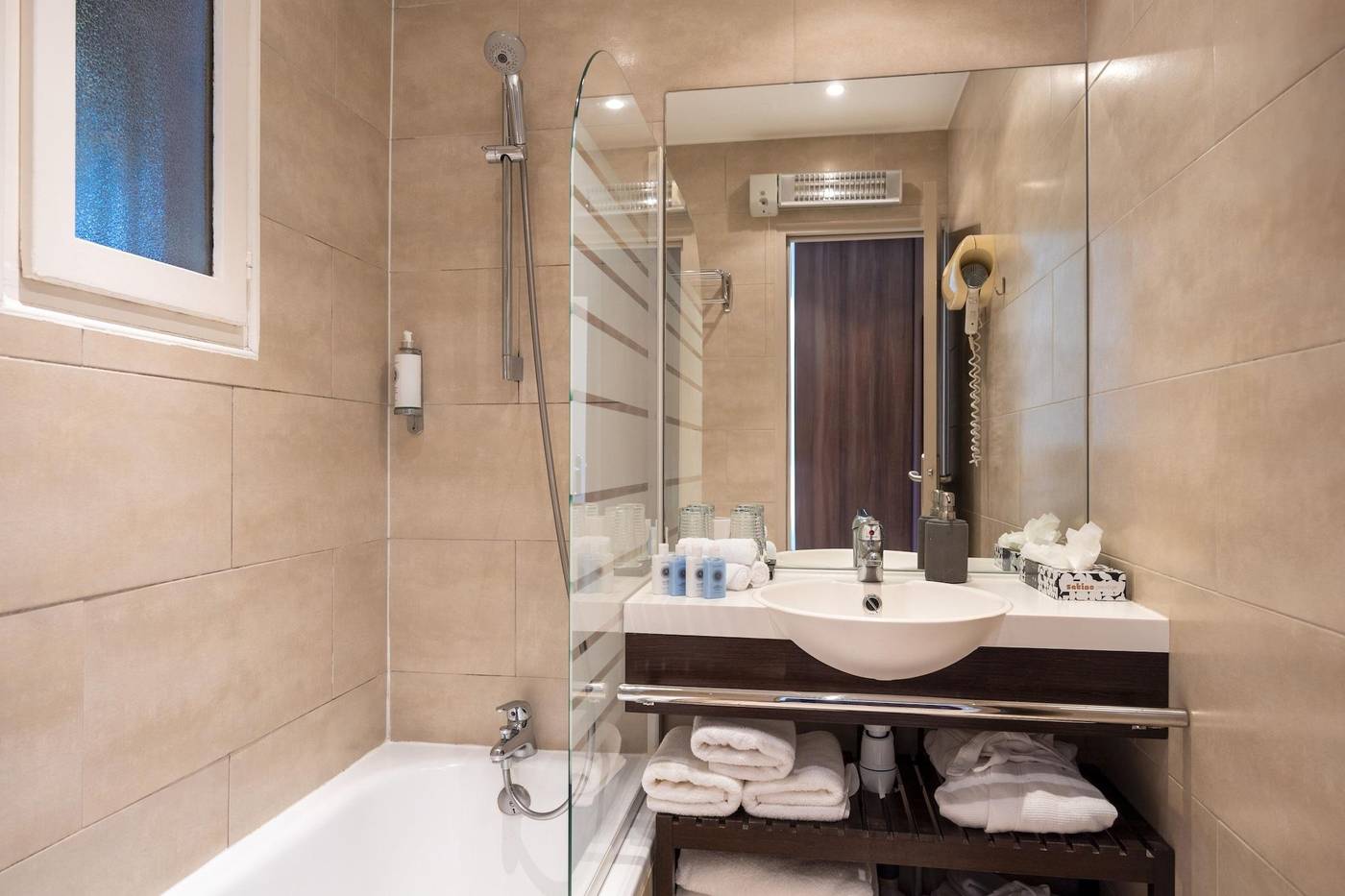 Font-Mourier-Hotel-Room-40