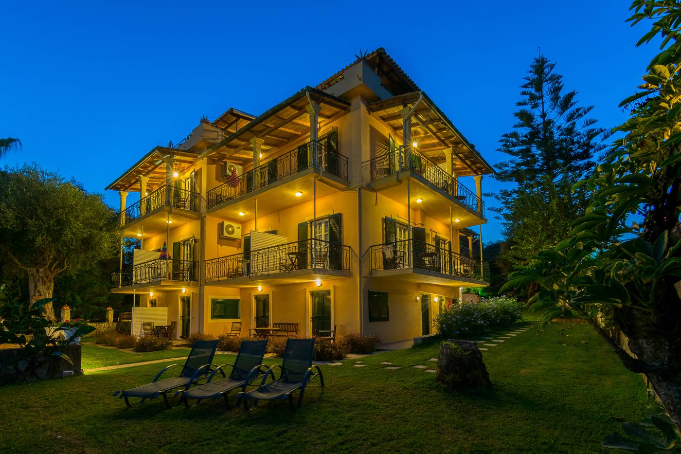 Villa-Yannis-Hotel-Apartments---Suites-General-view-14