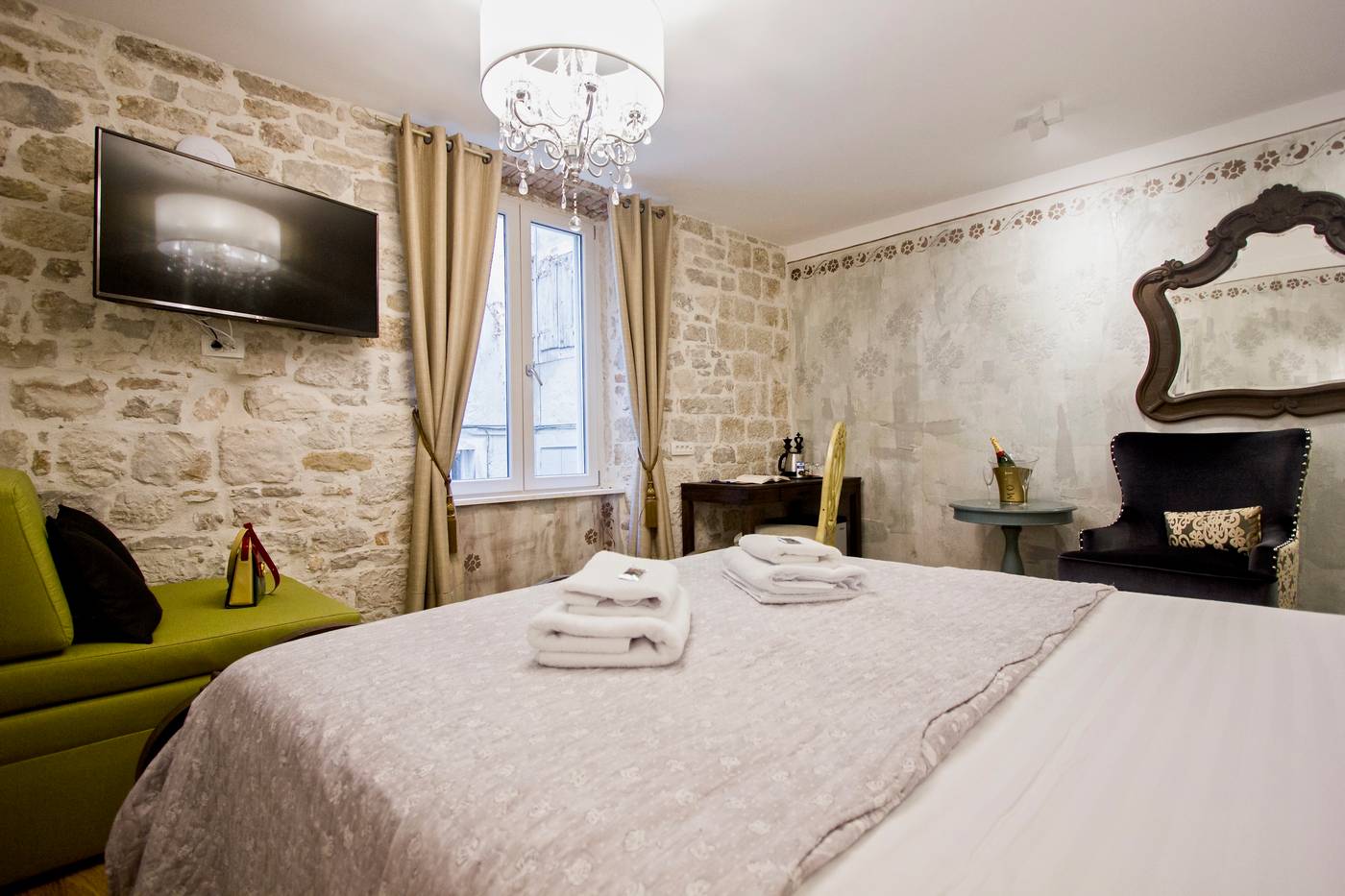 Plaza-Marchi-Old-Town---Quaint---Elegant-Hotels-Room-32
