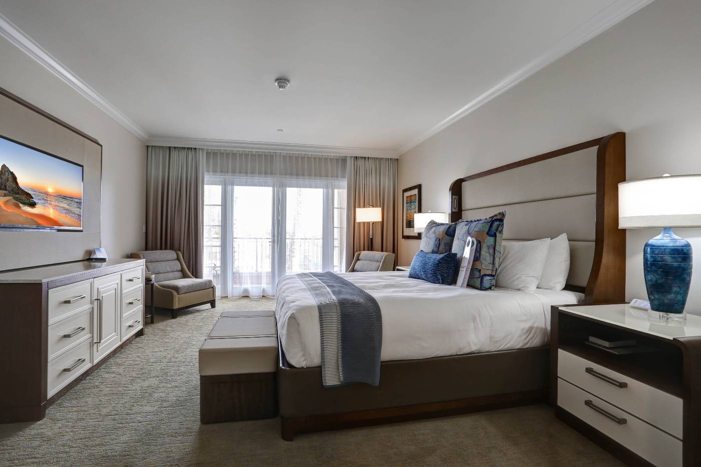 Balboa-Bay-Resort-Room-17