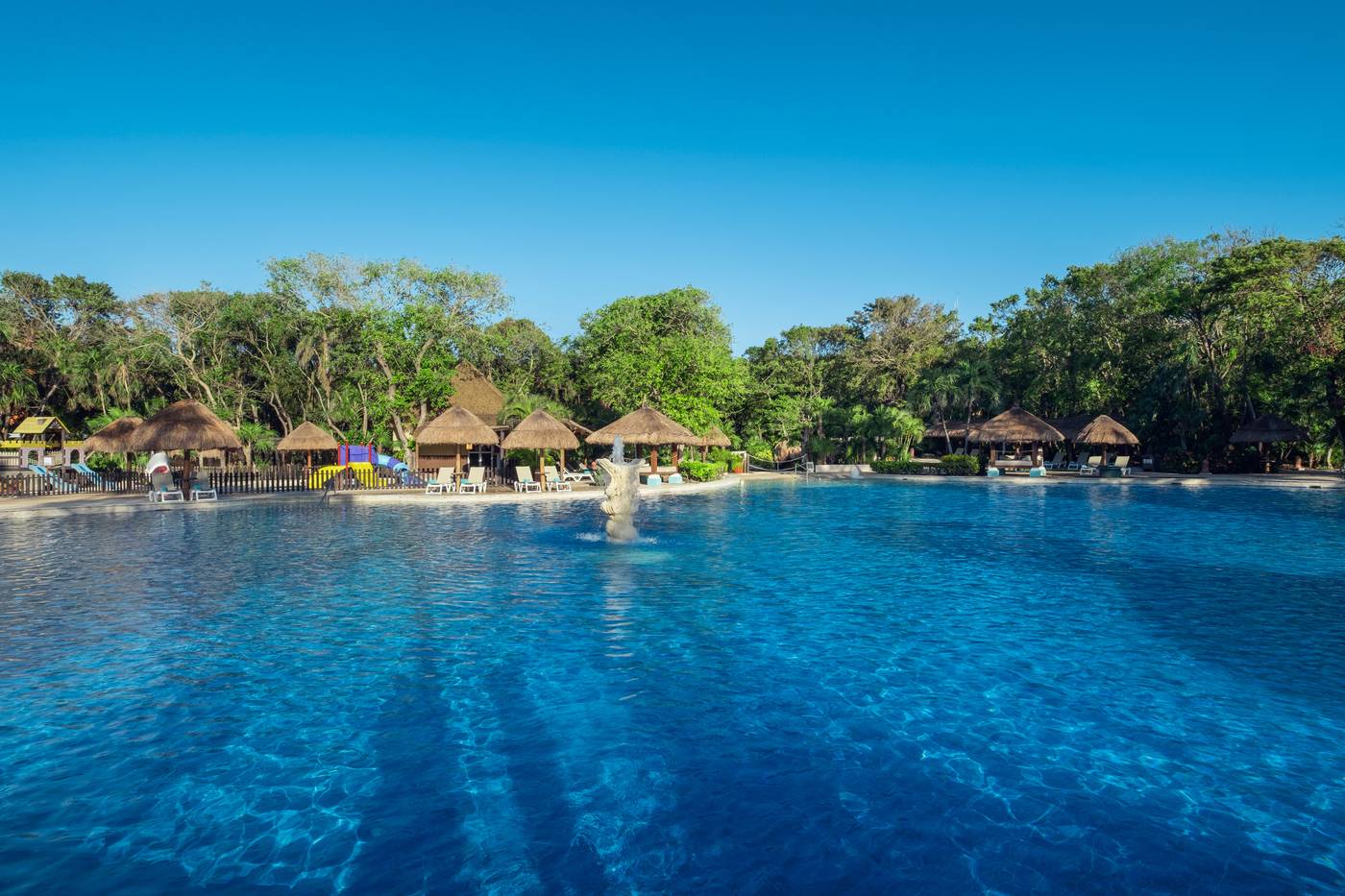 Iberostar-Waves-Quetzal-Pool-2