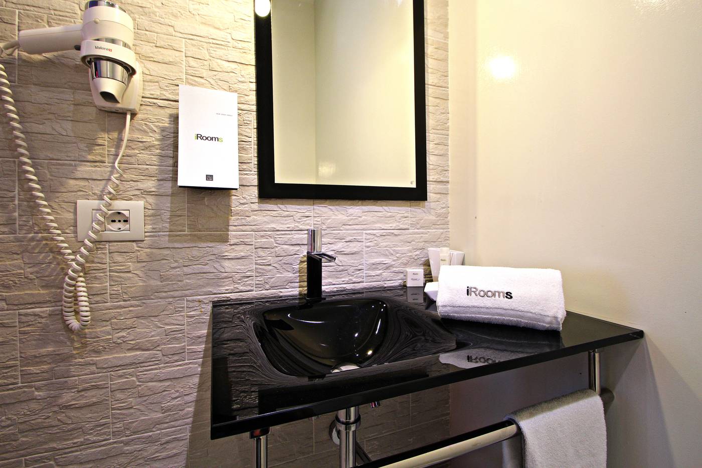 iRooms-Forum---Colosseum-Room-7