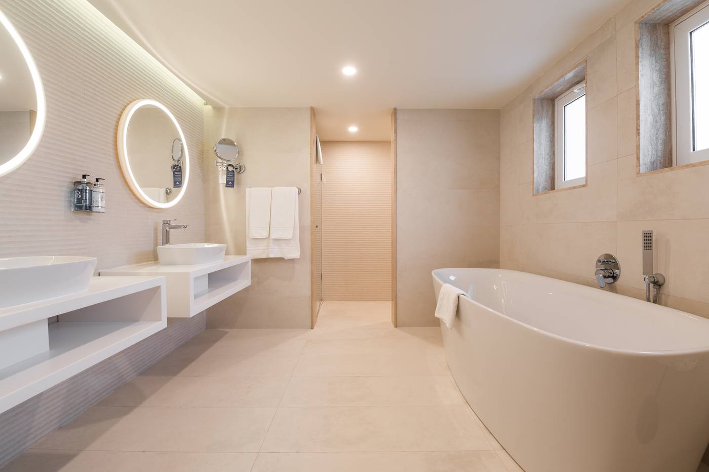 Maritim-Antonine-Hotel---Spa-Room-31