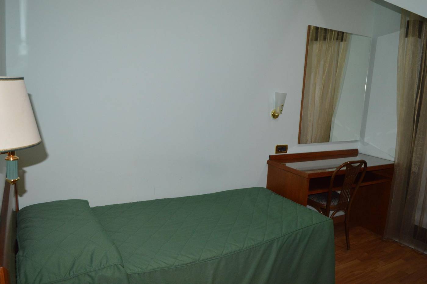 Canadian Hotel-Italy-L'AQUILA-Room-6
