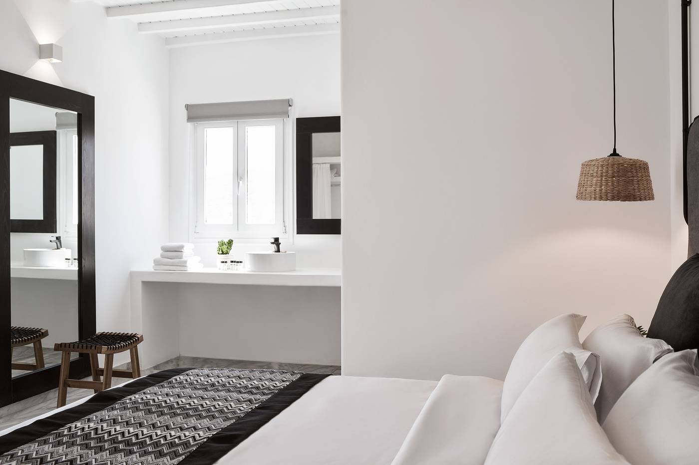 Mr---Mrs-White-Mykonos-Room-18