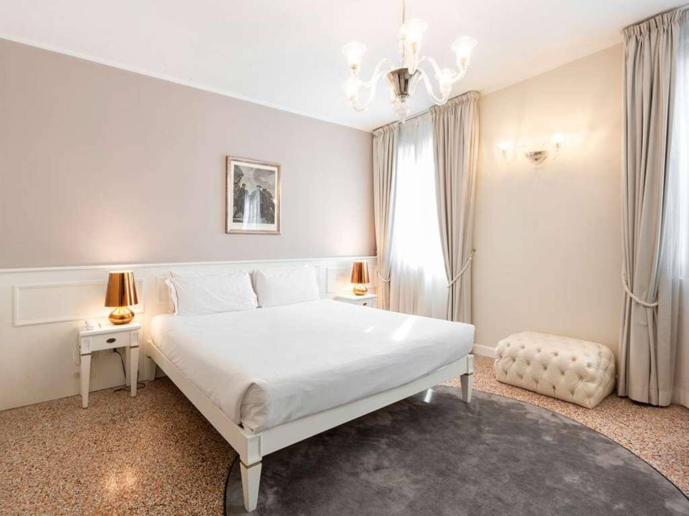 Sonder-Salute-Palace-Room-31