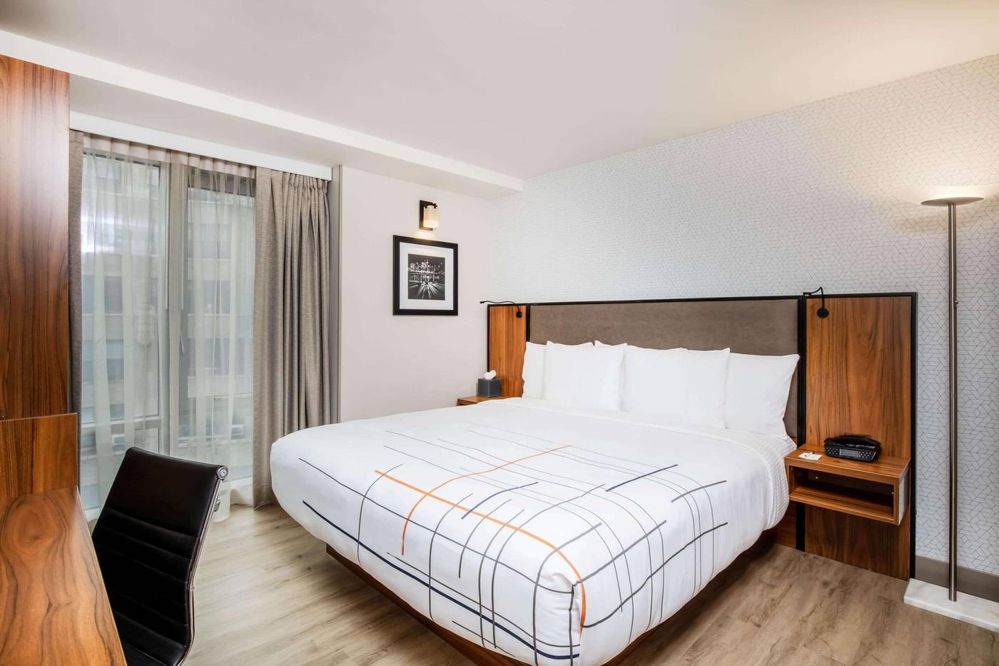 La-Quinta-Inn-and-Suites-Times-Square-South-Room-19