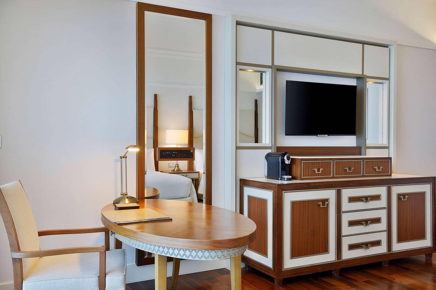 Waldorf-Astoria-Dubai-Palm-Jumeirah-Room-38