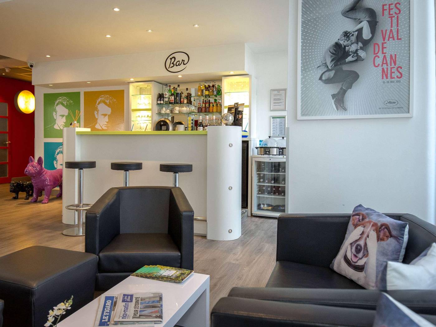 ibis-Styles-Cannes-Le-Cannet-Bar-42