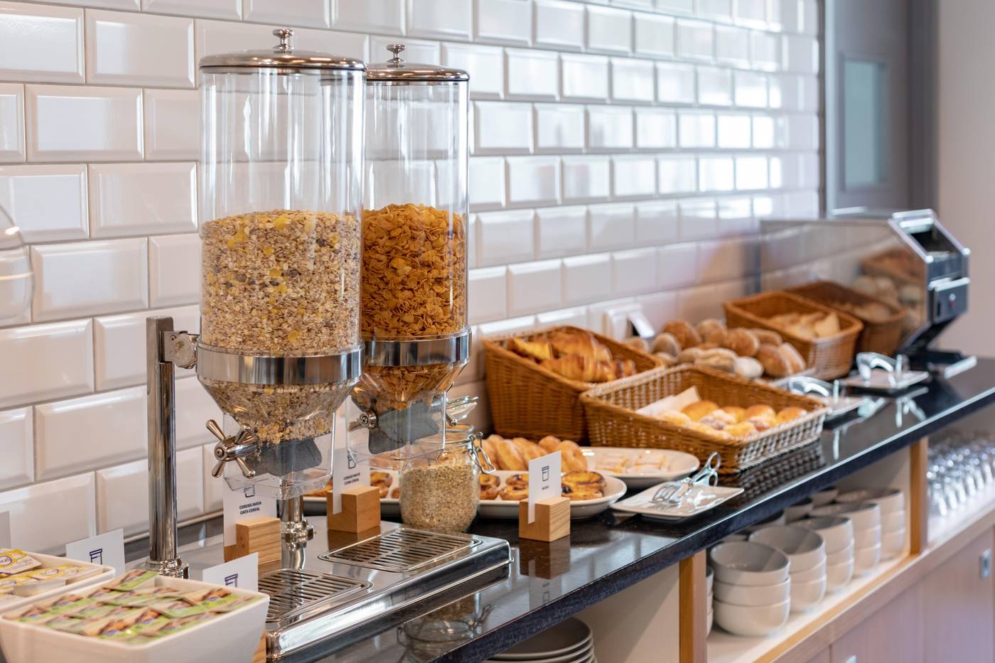 Holiday-Inn-Express-Lisbon---Plaza-Saldanha-Restaurant-39