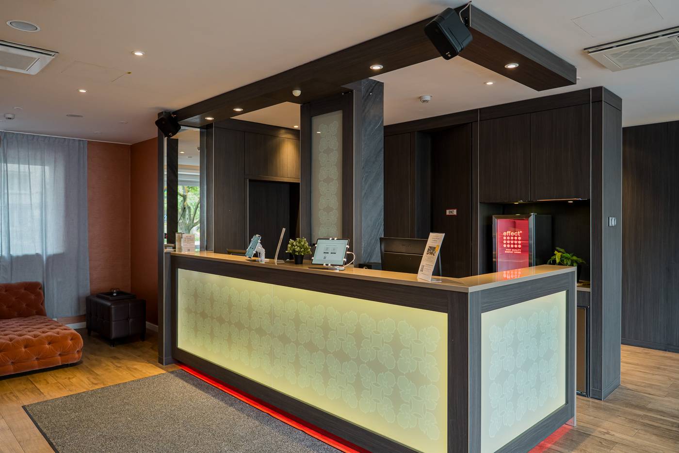 Two-Hotel-Berlin-by-Axel-Lobby-18