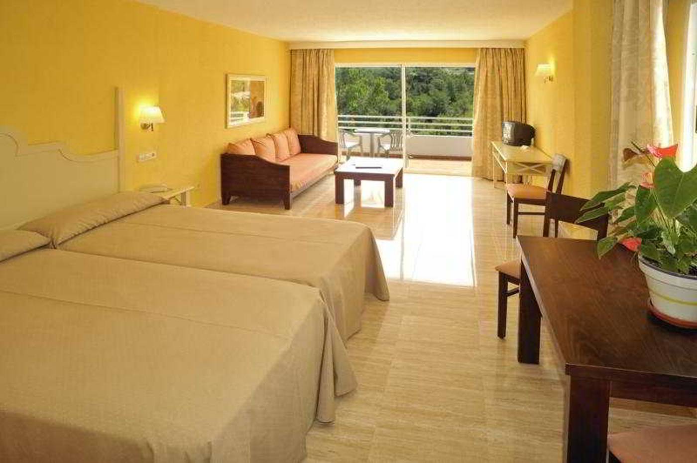 Grupotel-Oasis-Room-12