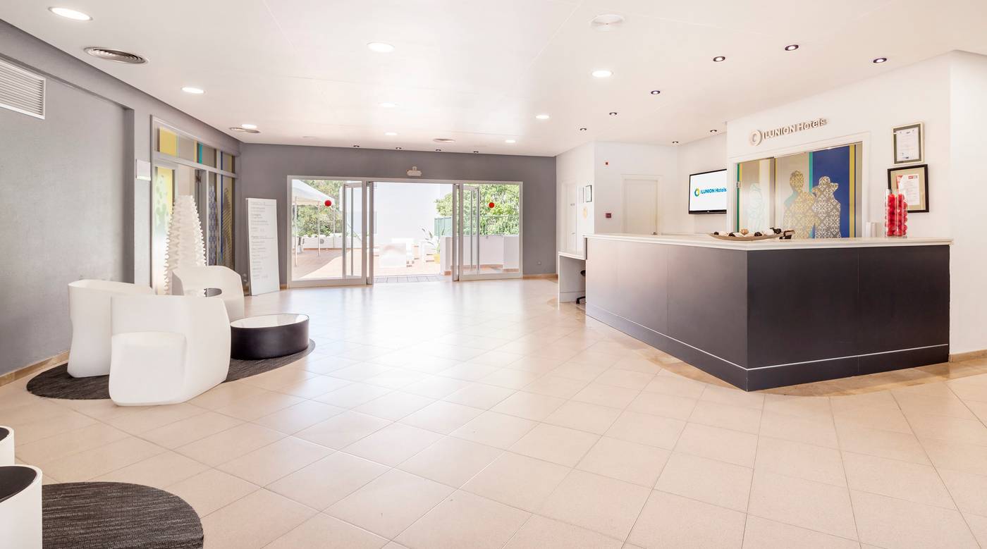 Ilunion-Menorca-Lobby-39