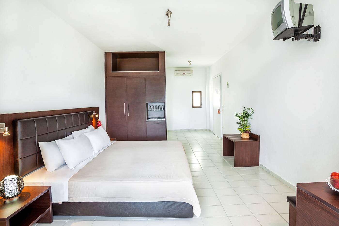 Dolphin-Beach-Hotel-Room-14