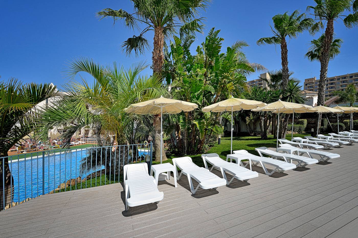 Mac-Puerto-Marina-Benalmadena-Pool-6