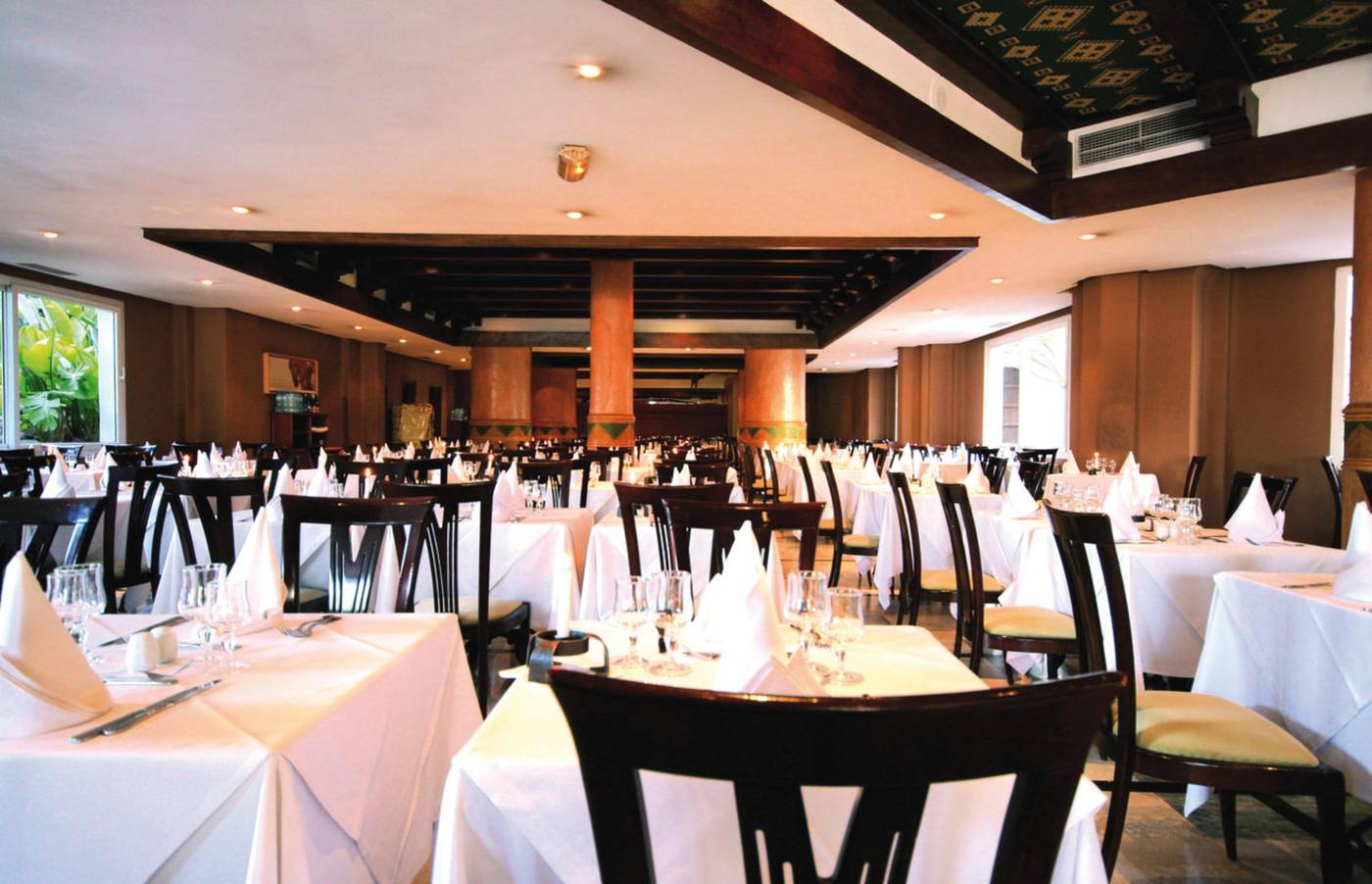 Hotel-Riu-Tikida-Beach-Adults-Only---All-inclusive-Restaurant-18