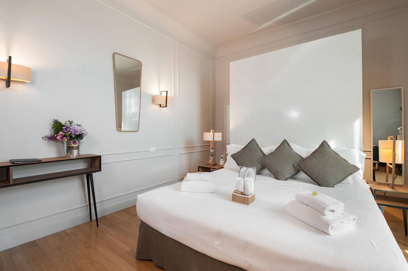 Hotel-Lungarno-Vespucci-50-Room-13