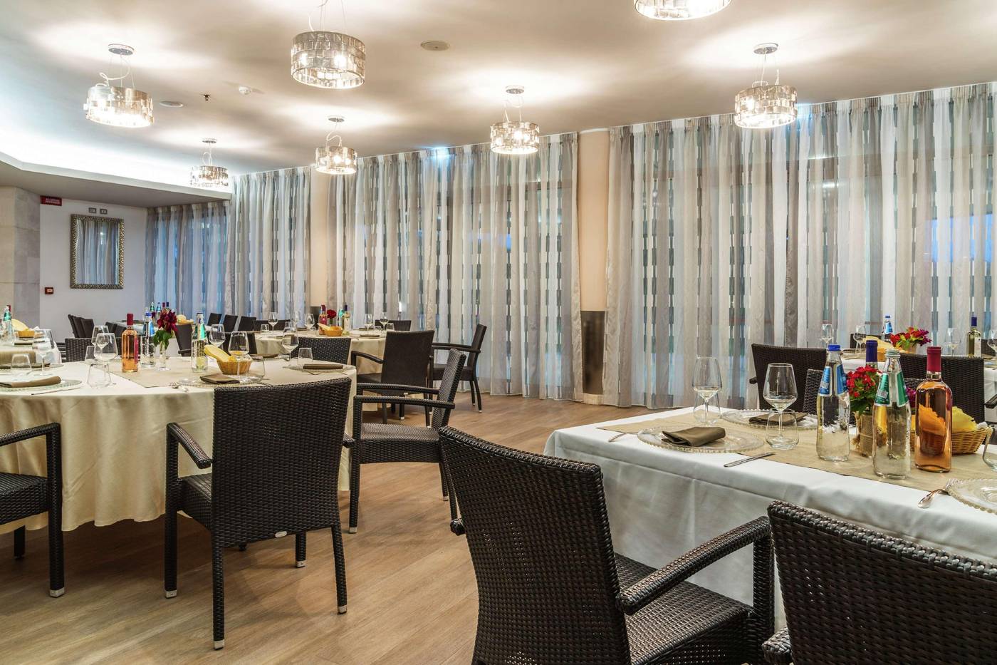 Double-Tree-by-Hilton-Hotel-Olbia-Restaurant-47