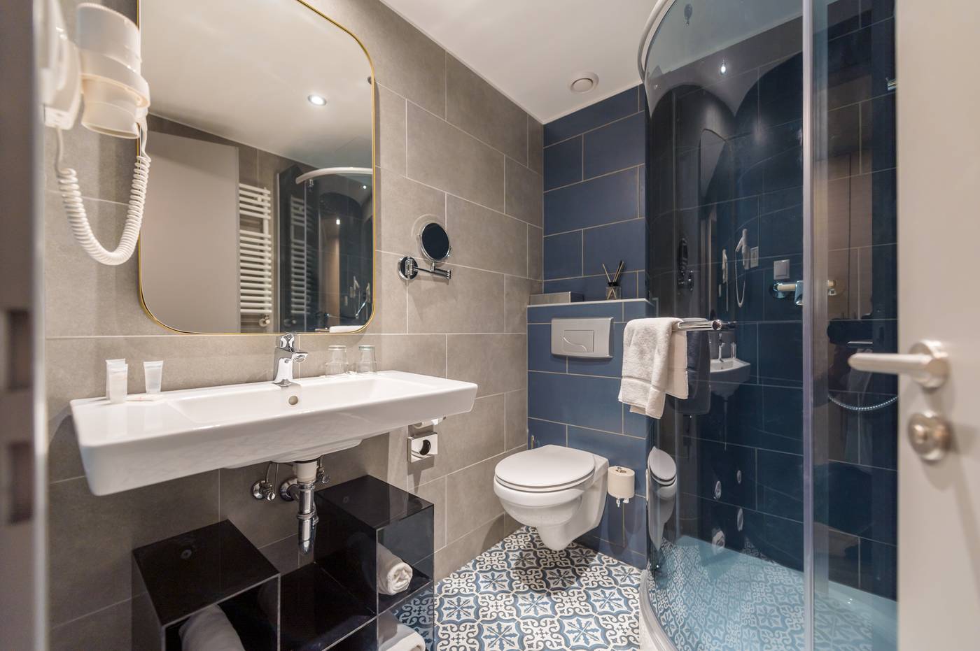 Cosmo-City-Hotel-Room-32