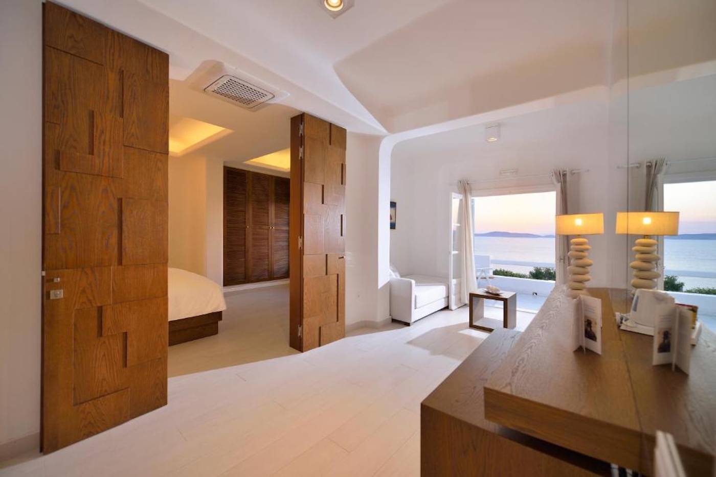 Saint-John-Hotel-Villas---Spa-Room-53