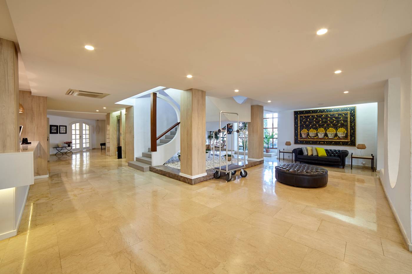 Tres-Torres-Lobby-58