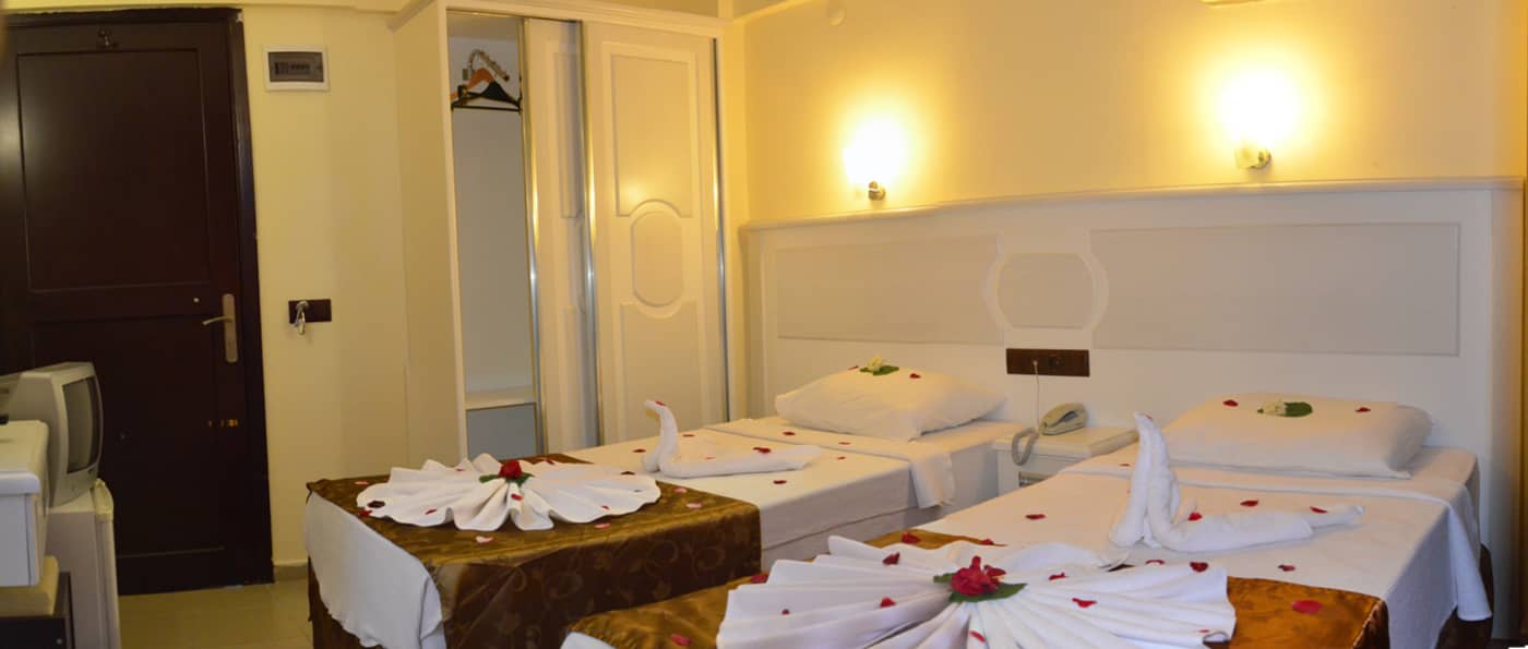 Green-Palm-Hotel-Room-18