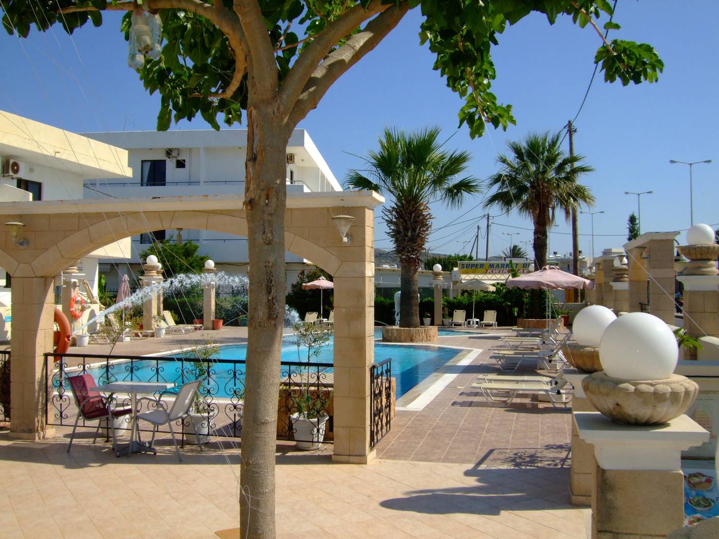 Antonios-Hotel-Pool-4